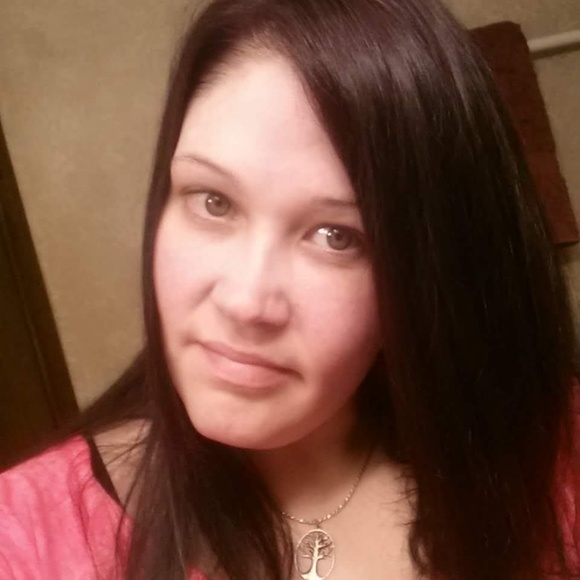 Meet your Posher, Leah - Picture 1 of 1